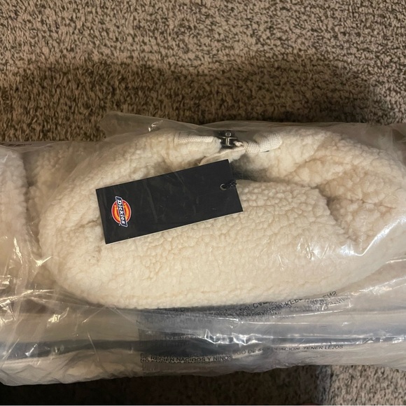 Dickies Cream Teddy Puffer Jacket - Picture 10 of 10